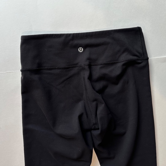 Lululemon Black Crop‎ Leggings - Size 6 ( No Size Tag / Yes Size Dot). - Picture 3 of 7
